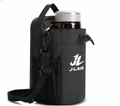 Bolsa magnética J-LAR negra fijada al rack con botella de agua